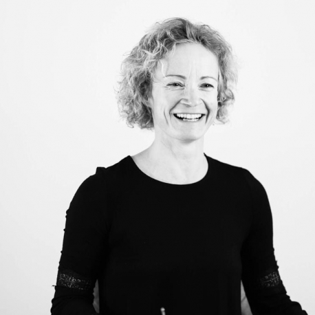 Dr. Julia von Buttlar